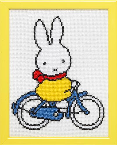 Nijntje met fiets Borduurpakket