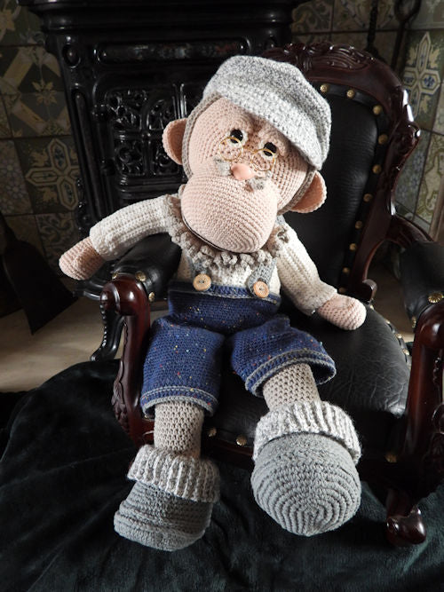 XXL Funny Monkey Grandpa (zittend)