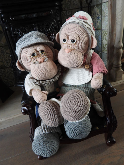 XXL Funny Monkey Grandpa (zittend)