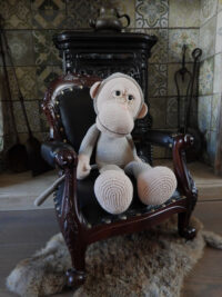69042-105 XXL Funny Monkey Basic Grandma (zittend)